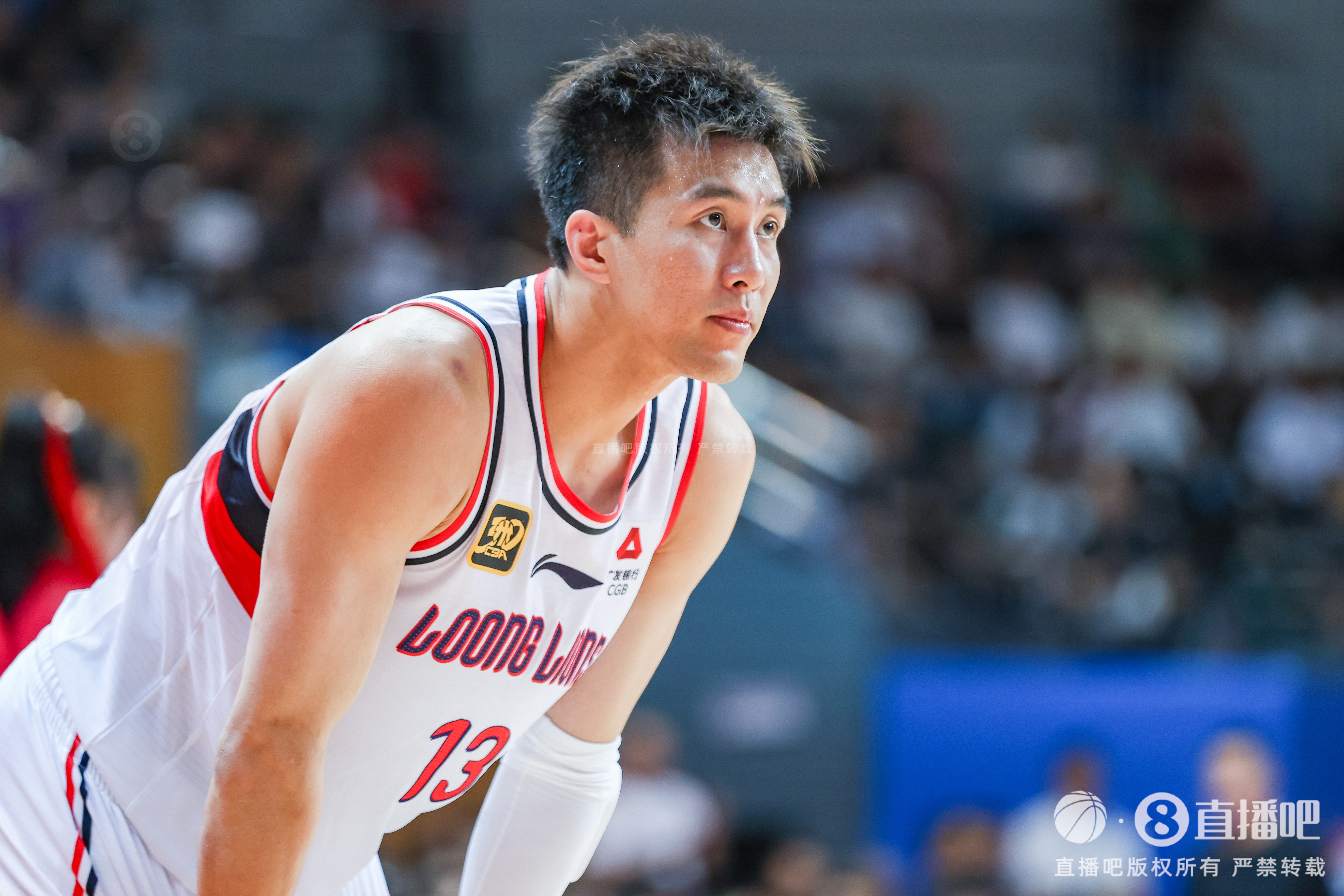 世界杯比赛直播地址-郭艾伦广州队生涯两个赛季仅出战19场 场均14.5分2.9板4.5助